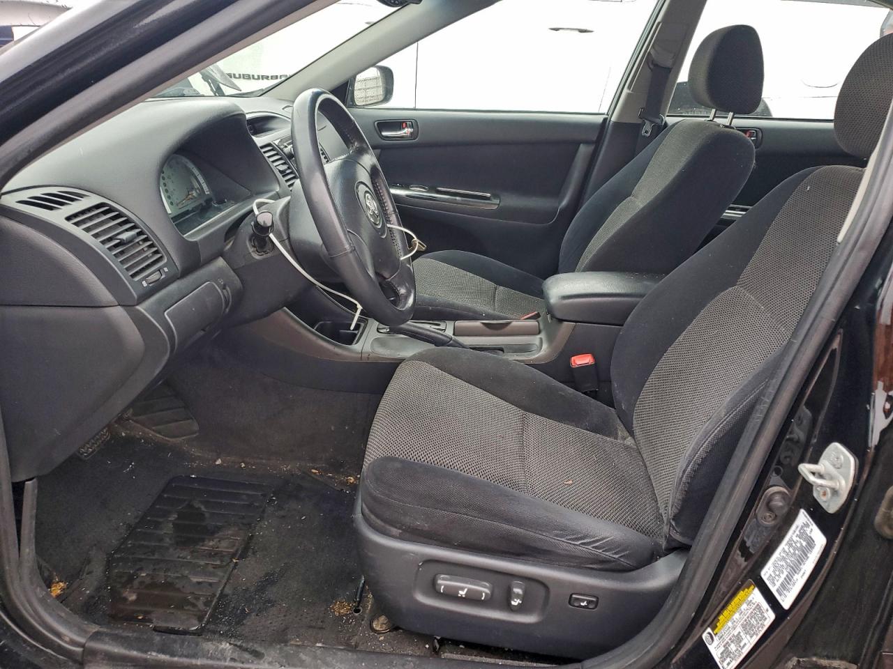 Toyota Camry Le Image 9