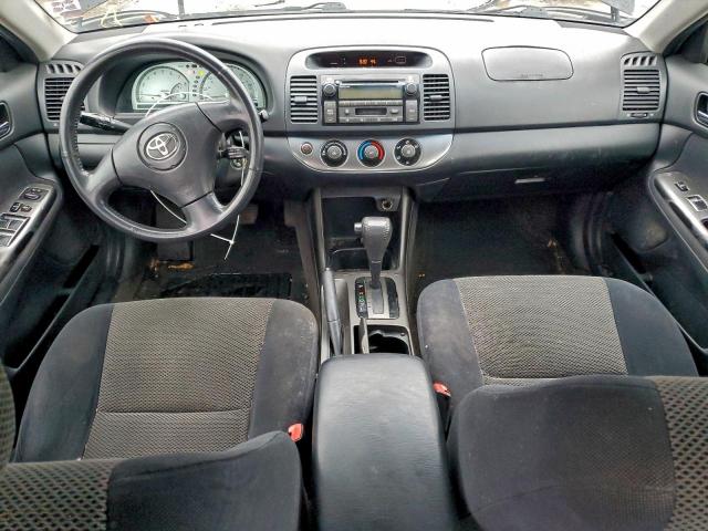 Toyota Camry Le Image 5