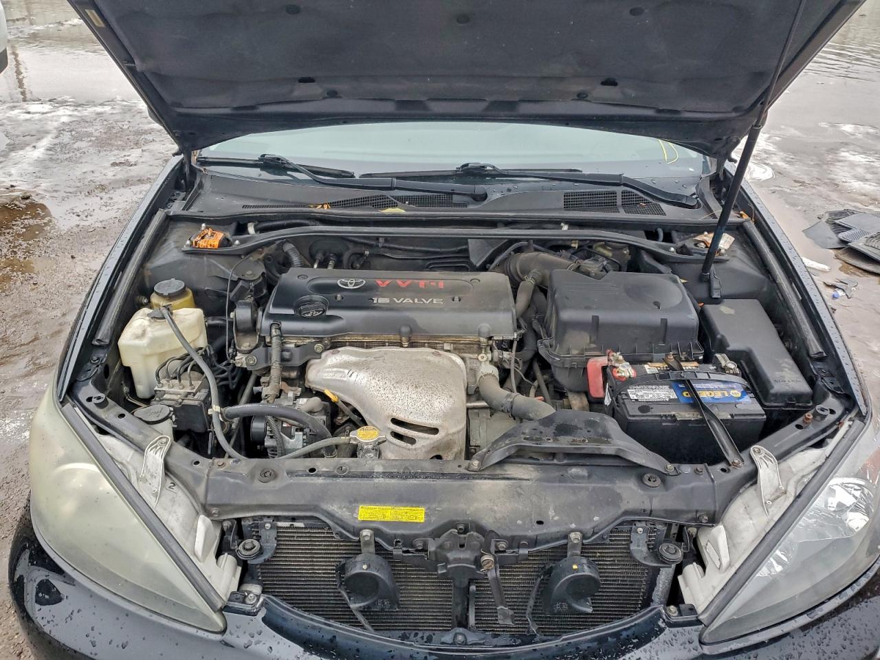 Toyota Camry Le Image 8