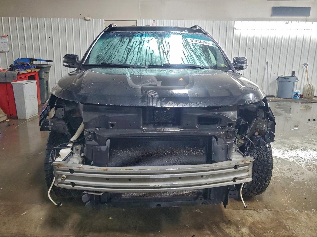 Ford Explorer Limited Image 3