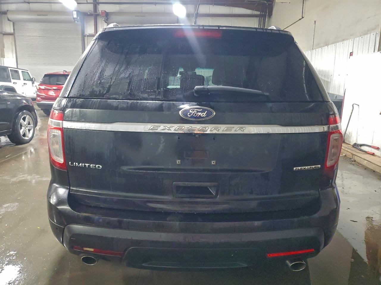 Ford Explorer Limited Image 12