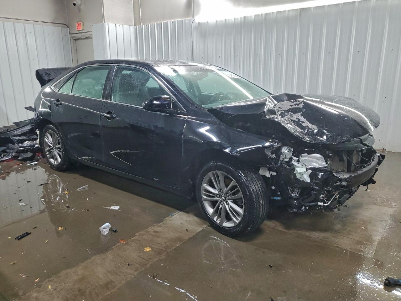 Toyota Camry Le Image 11