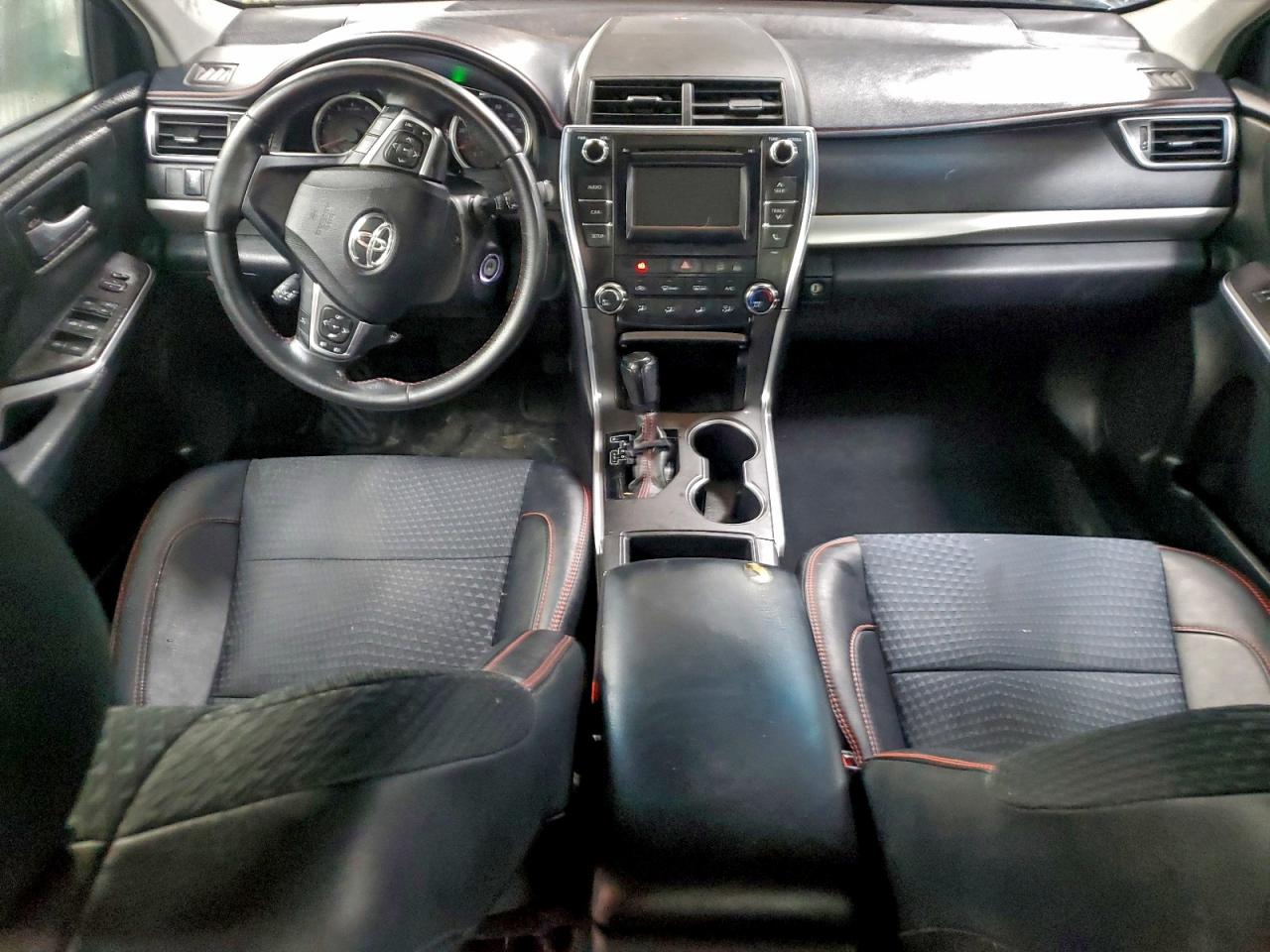 Toyota Camry Le Image 3