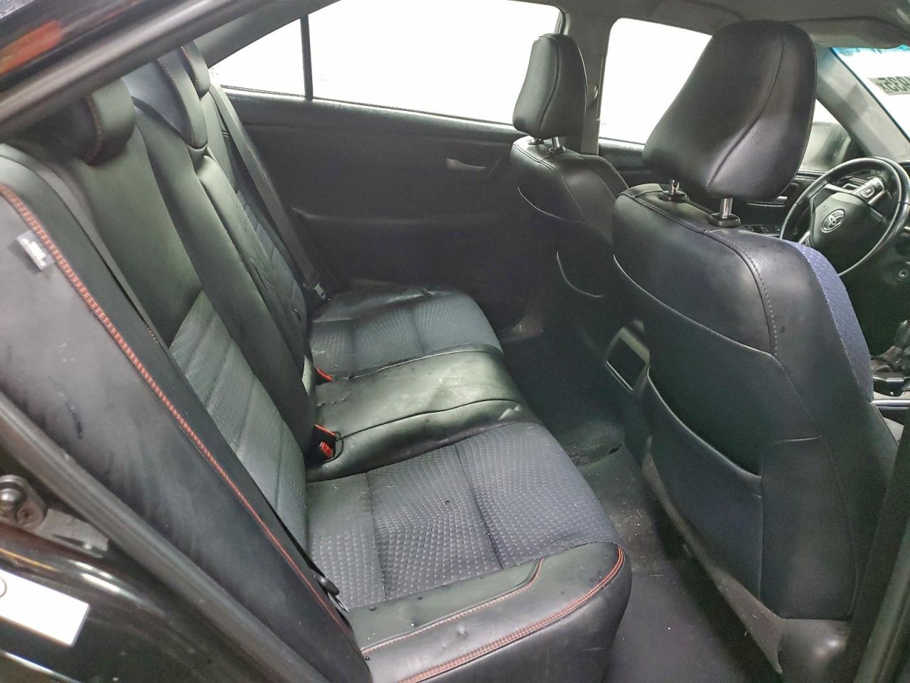 Toyota Camry Le Image 7