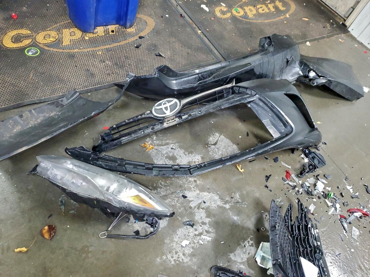 Toyota Camry Le Image 6