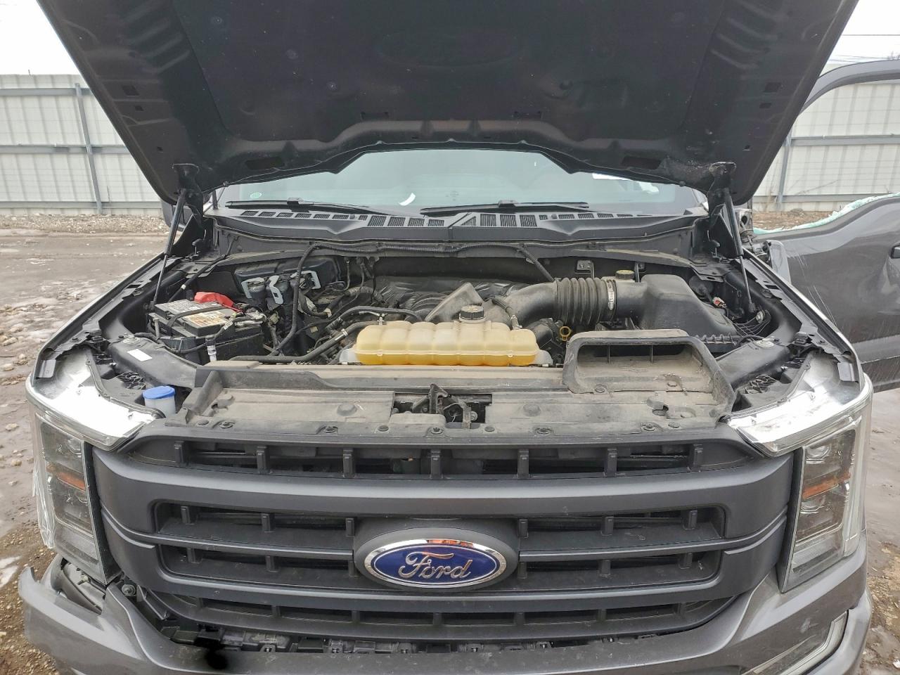 Ford F-150 Supercrew Image 8