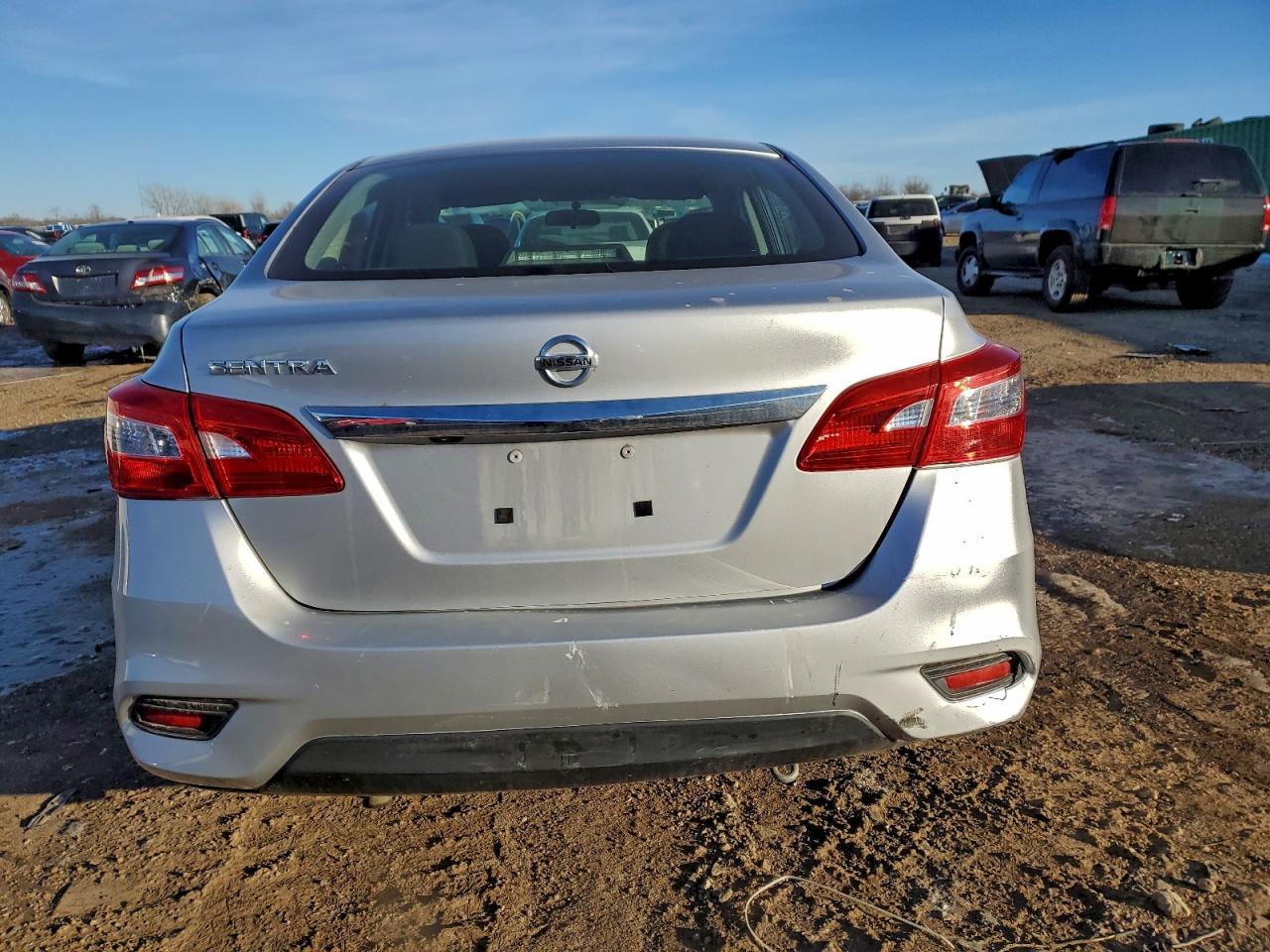 Nissan Sentra S Image 4