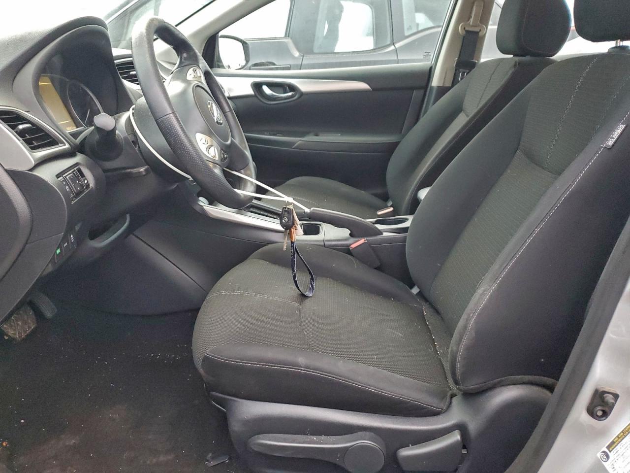 Nissan Sentra S Image 8