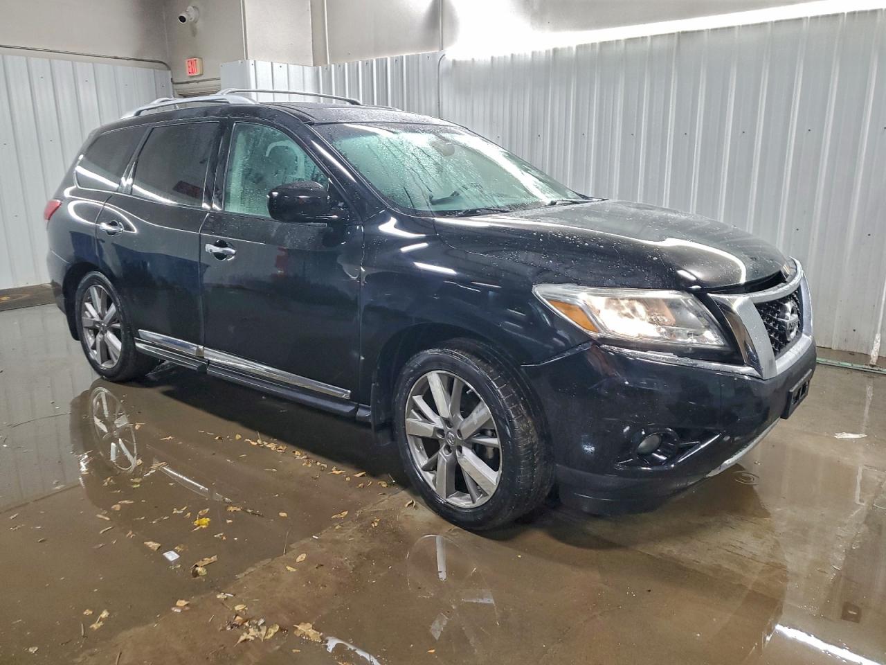 Nissan Pathfinder S Image 3