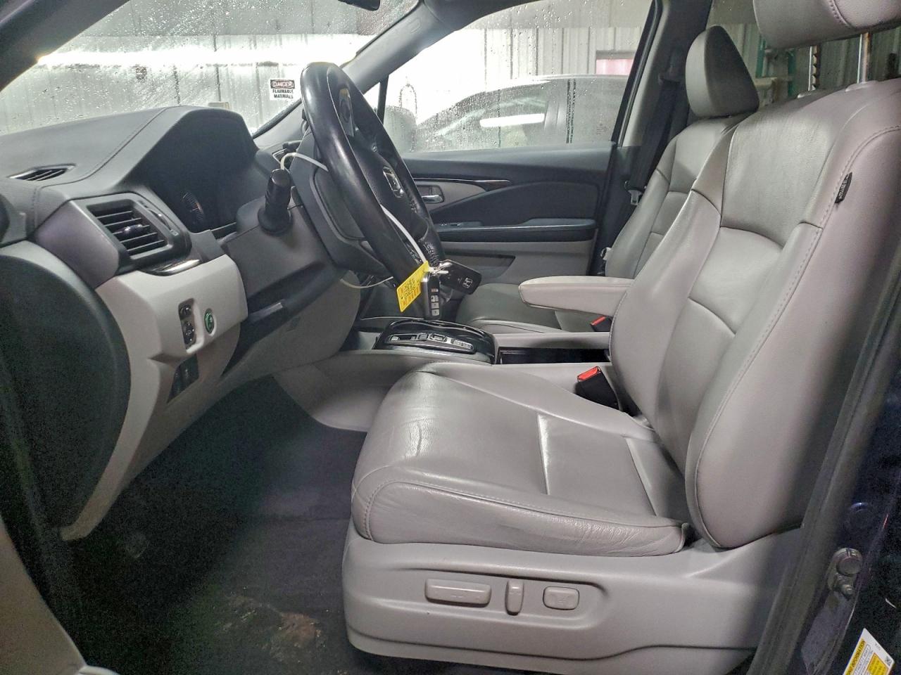 Honda Pilot Touring Image 12