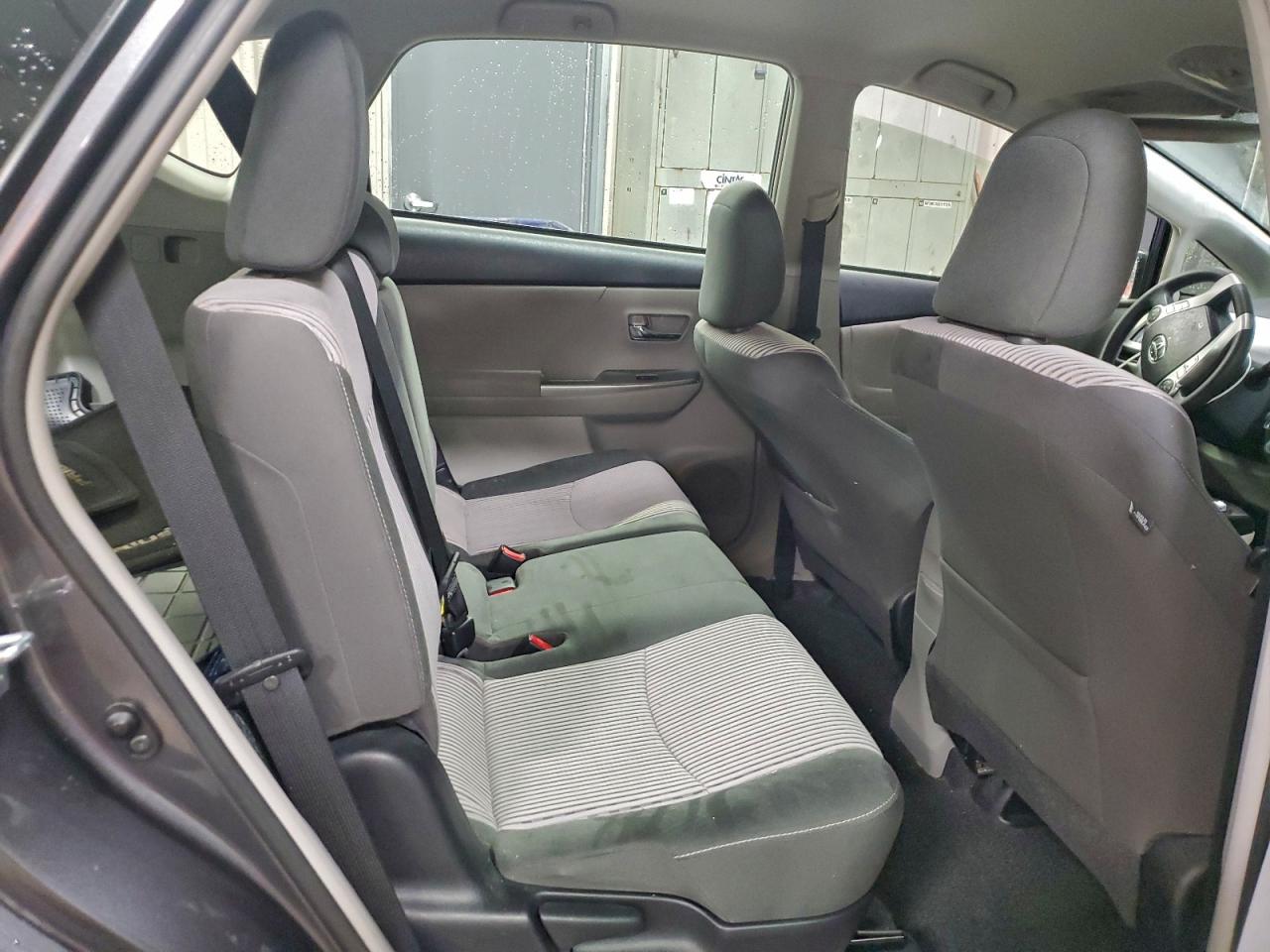 Toyota Prius Image 8