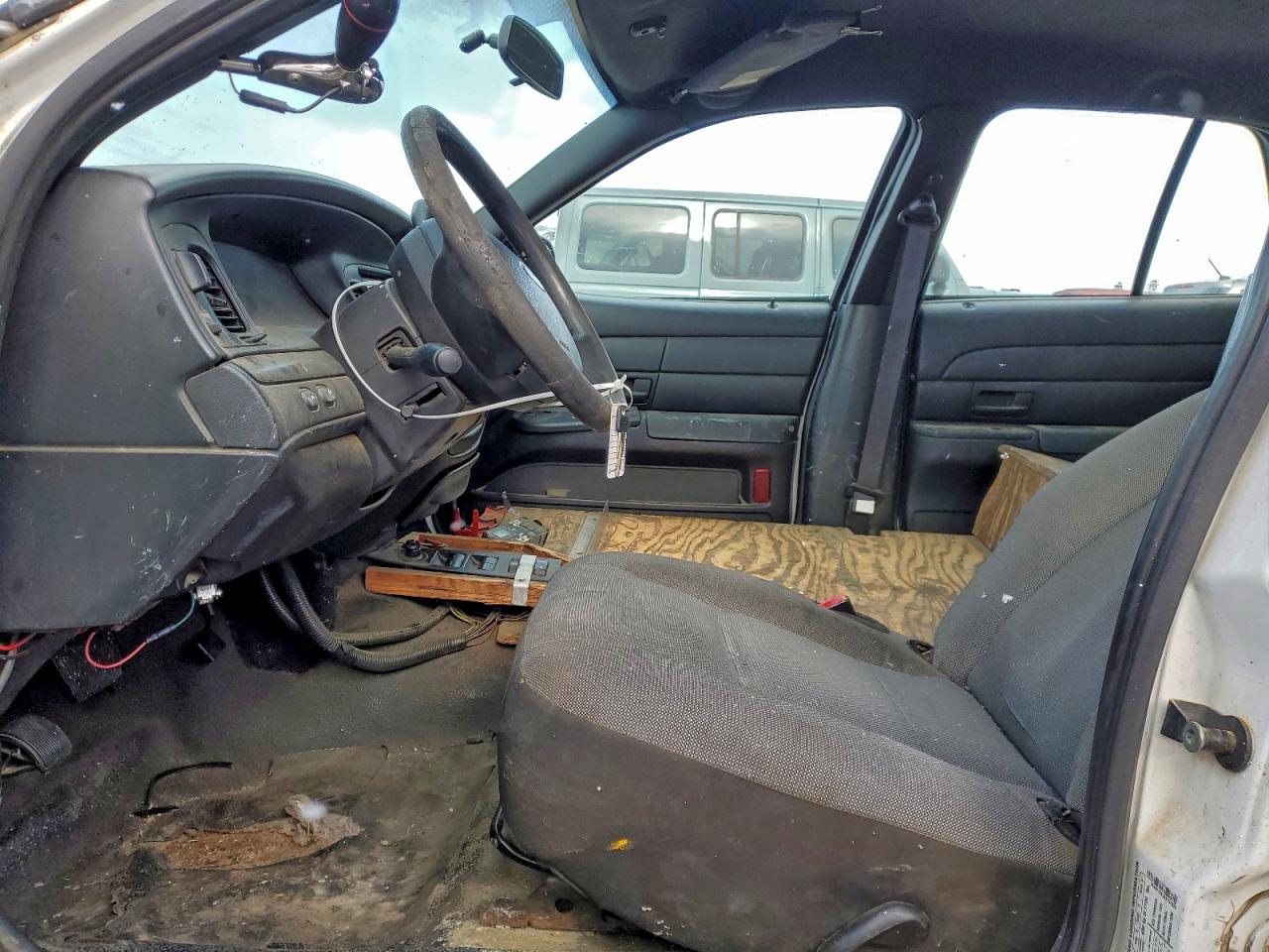 Ford Crown Vic Police Interceptor Image 10