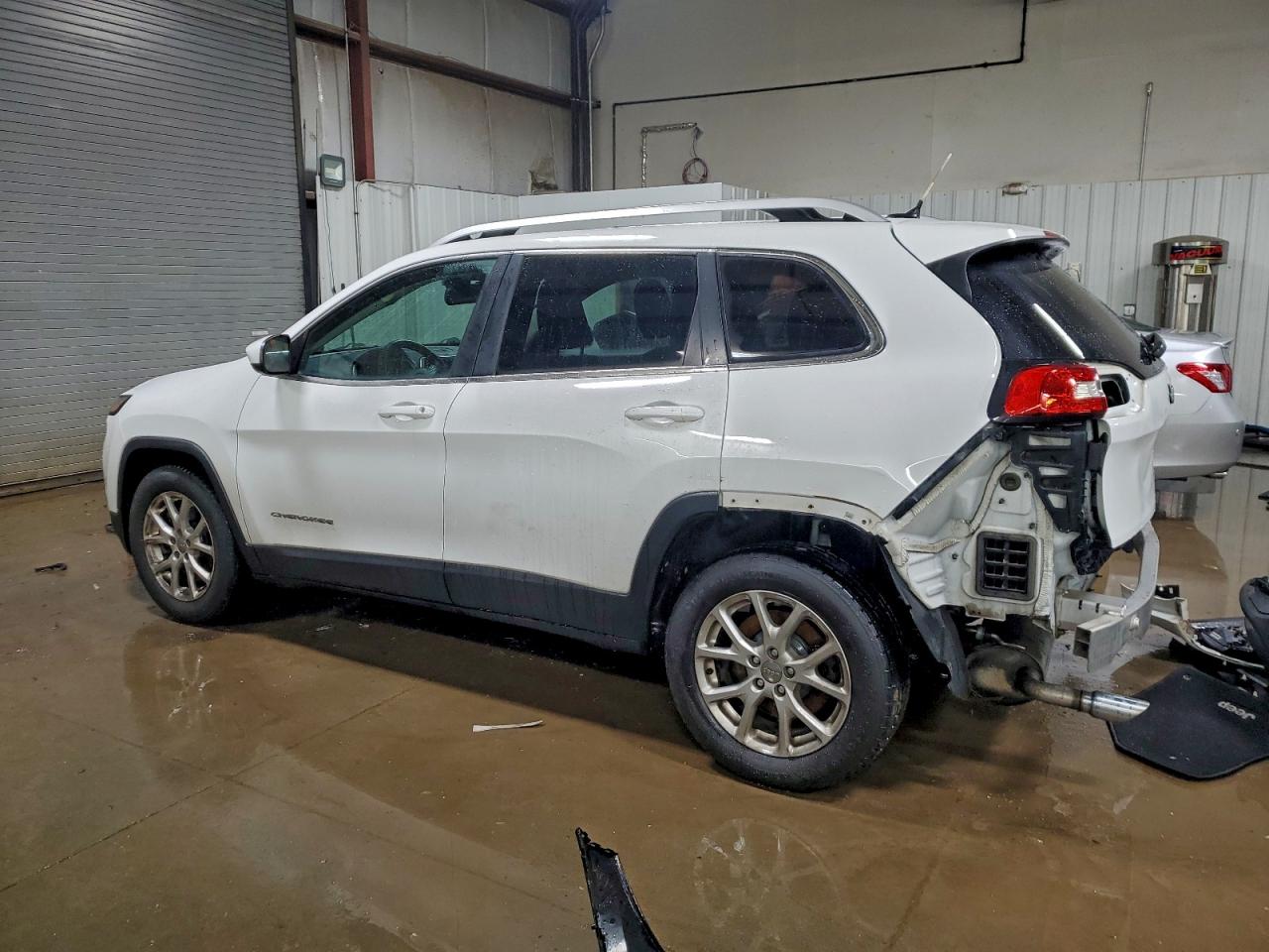 Jeep Grand Cherokee Latitude Image 2