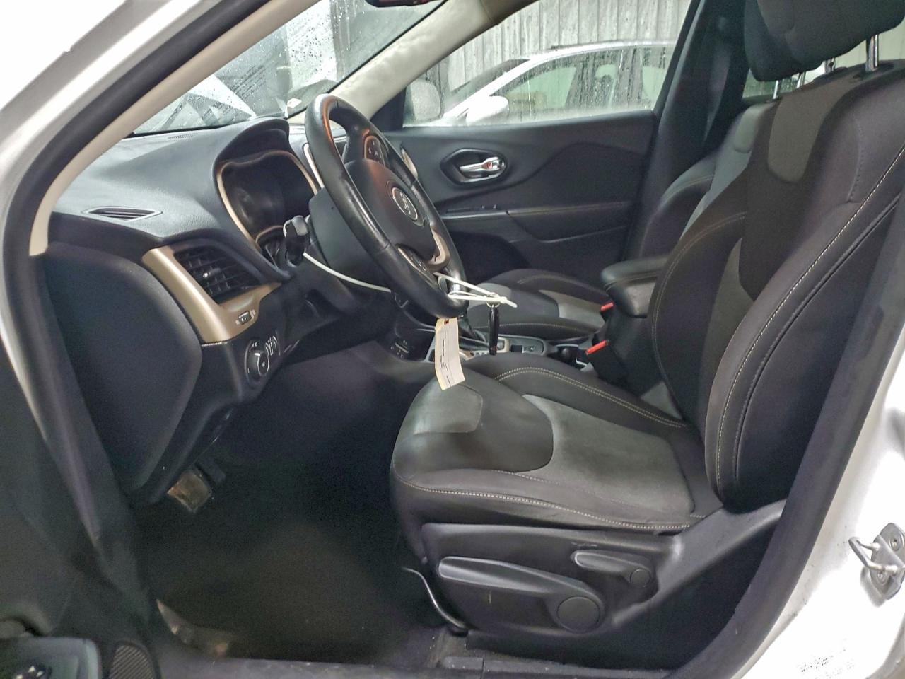 Jeep Grand Cherokee Latitude Image 9