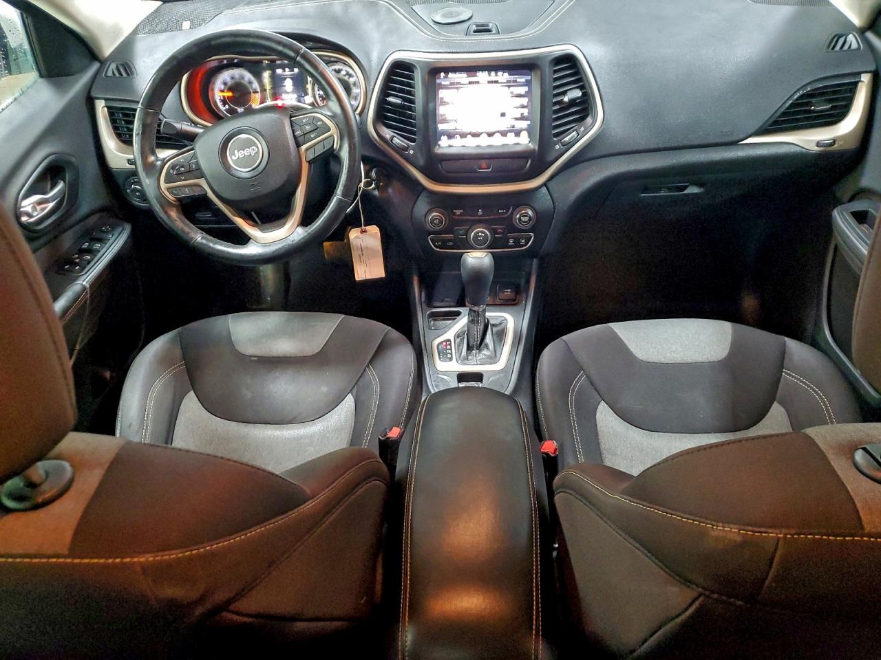 Jeep Grand Cherokee Latitude Image 8