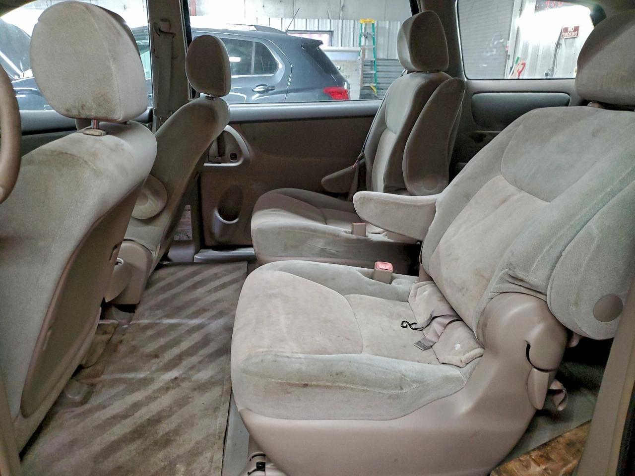 Toyota Sienna Ce Image 3