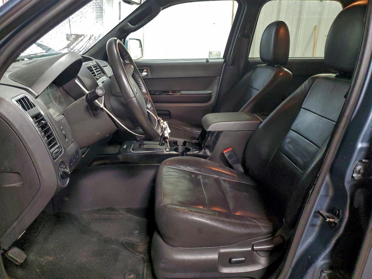 Ford Escape Limited Image 3