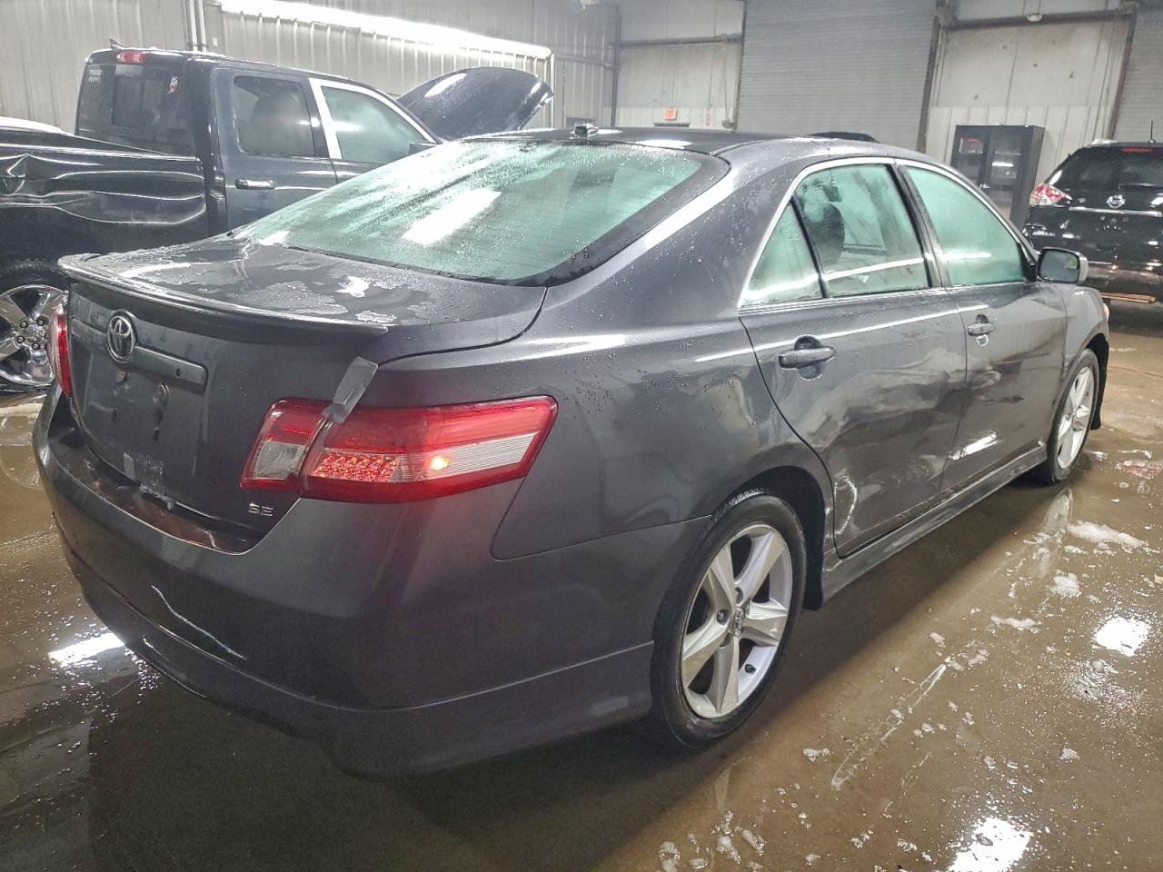 Toyota Camry Base Image 4