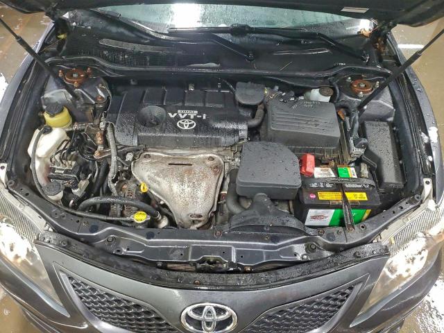 Toyota Camry Base Image 9