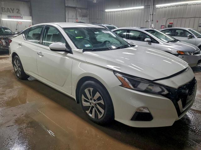 Nissan Altima S Image 4