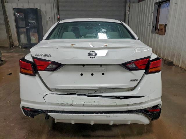 Nissan Altima S Image 5