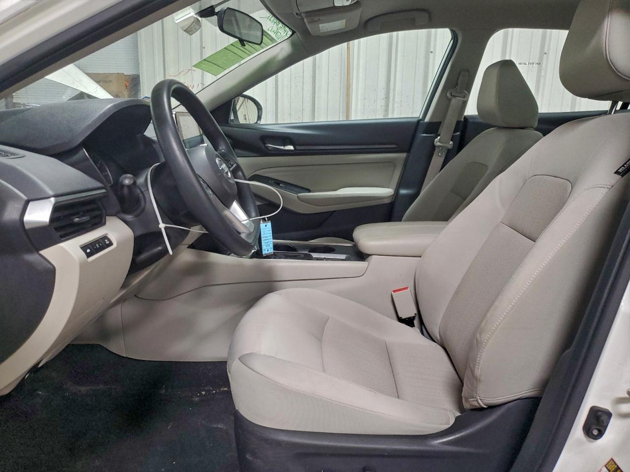 Nissan Altima S Image 2