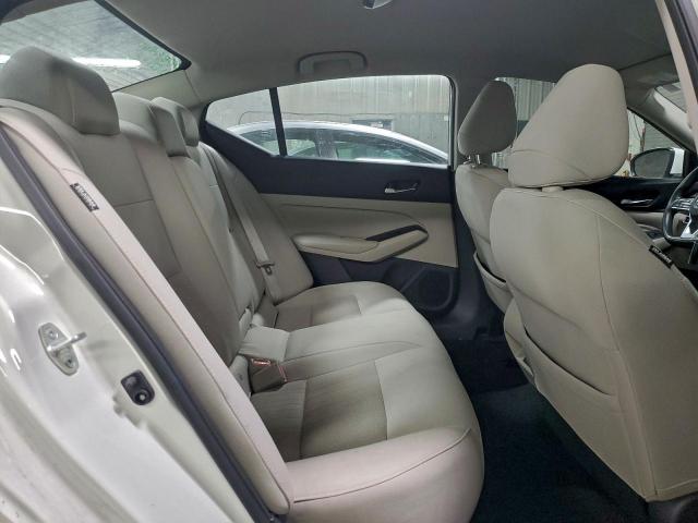 Nissan Altima S Image 12