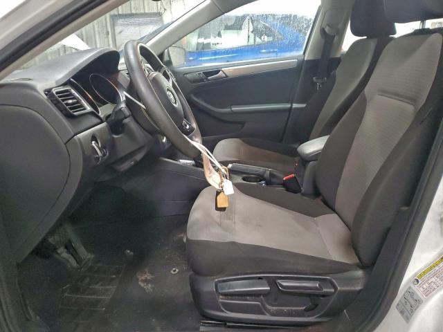 Volkswagen Jetta S Image 9