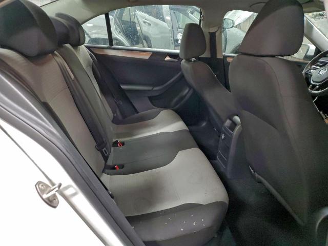 Volkswagen Jetta S Image 8