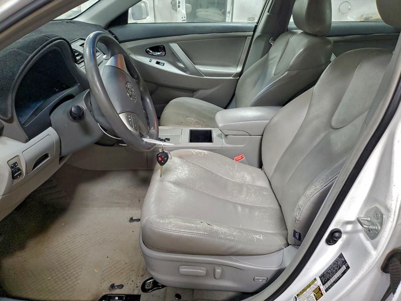 Toyota Camry Base Image 5