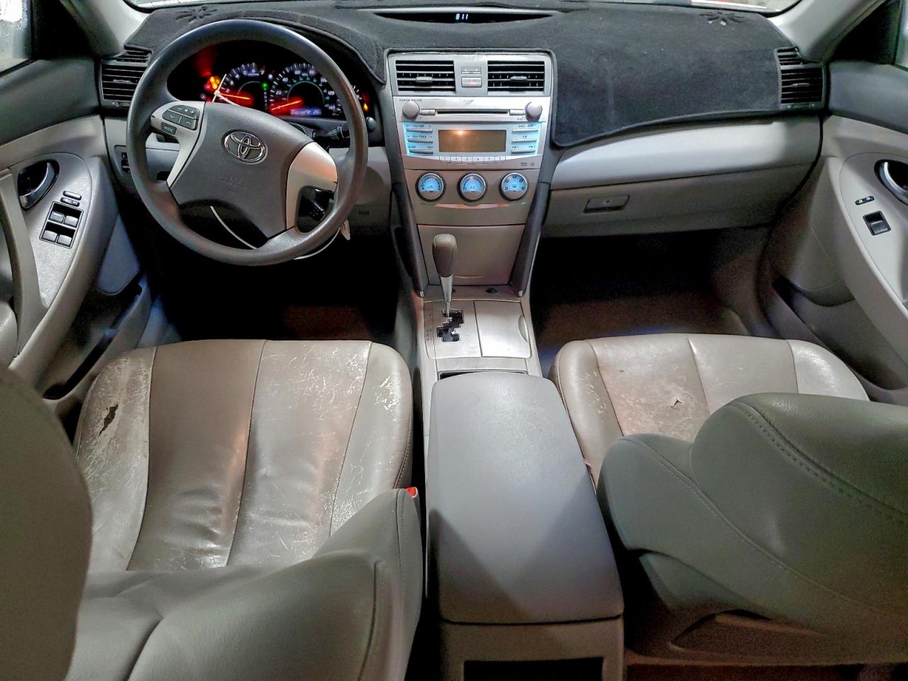 Toyota Camry Base Image 11