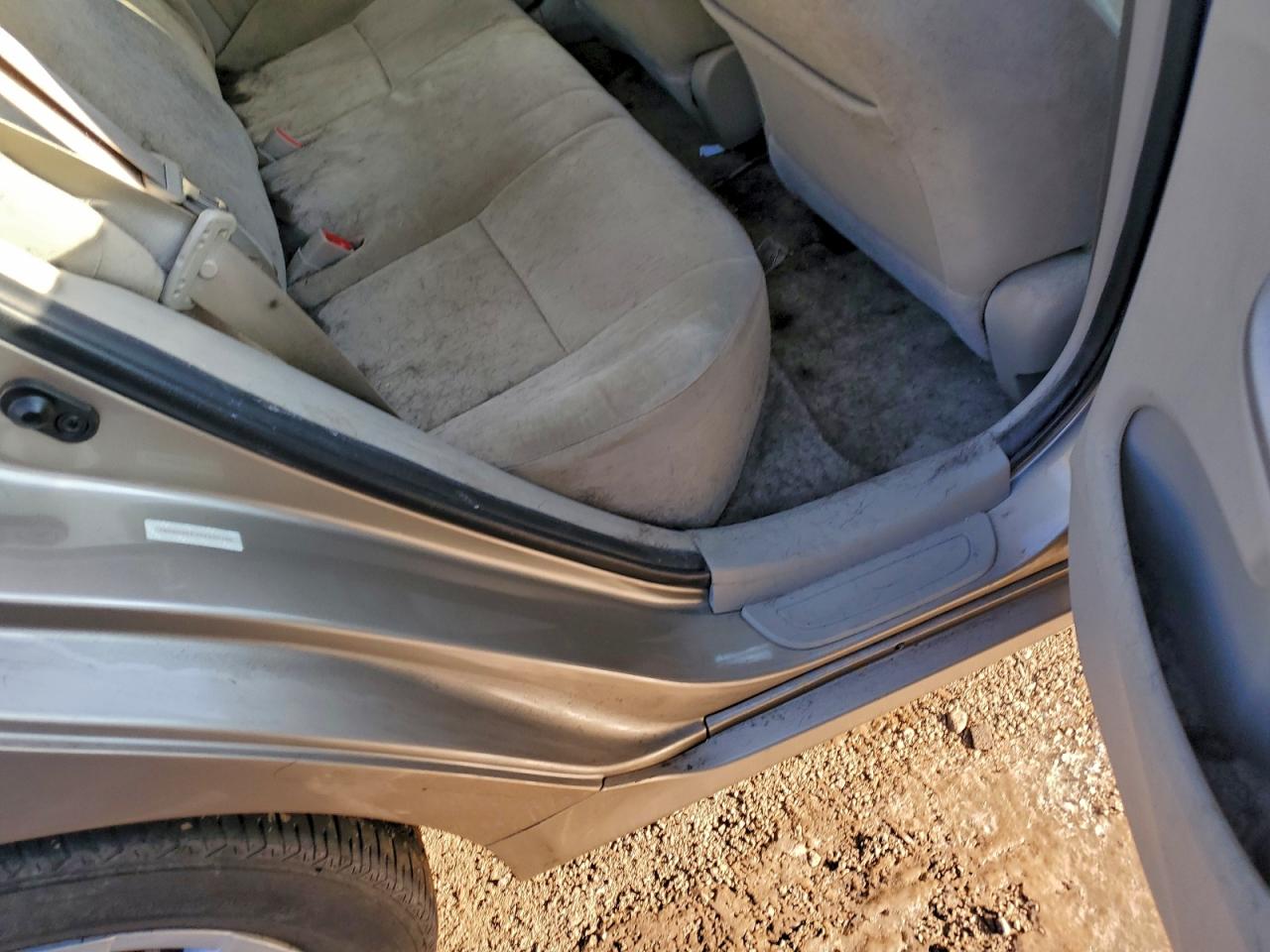 Toyota Corolla Base Image 10