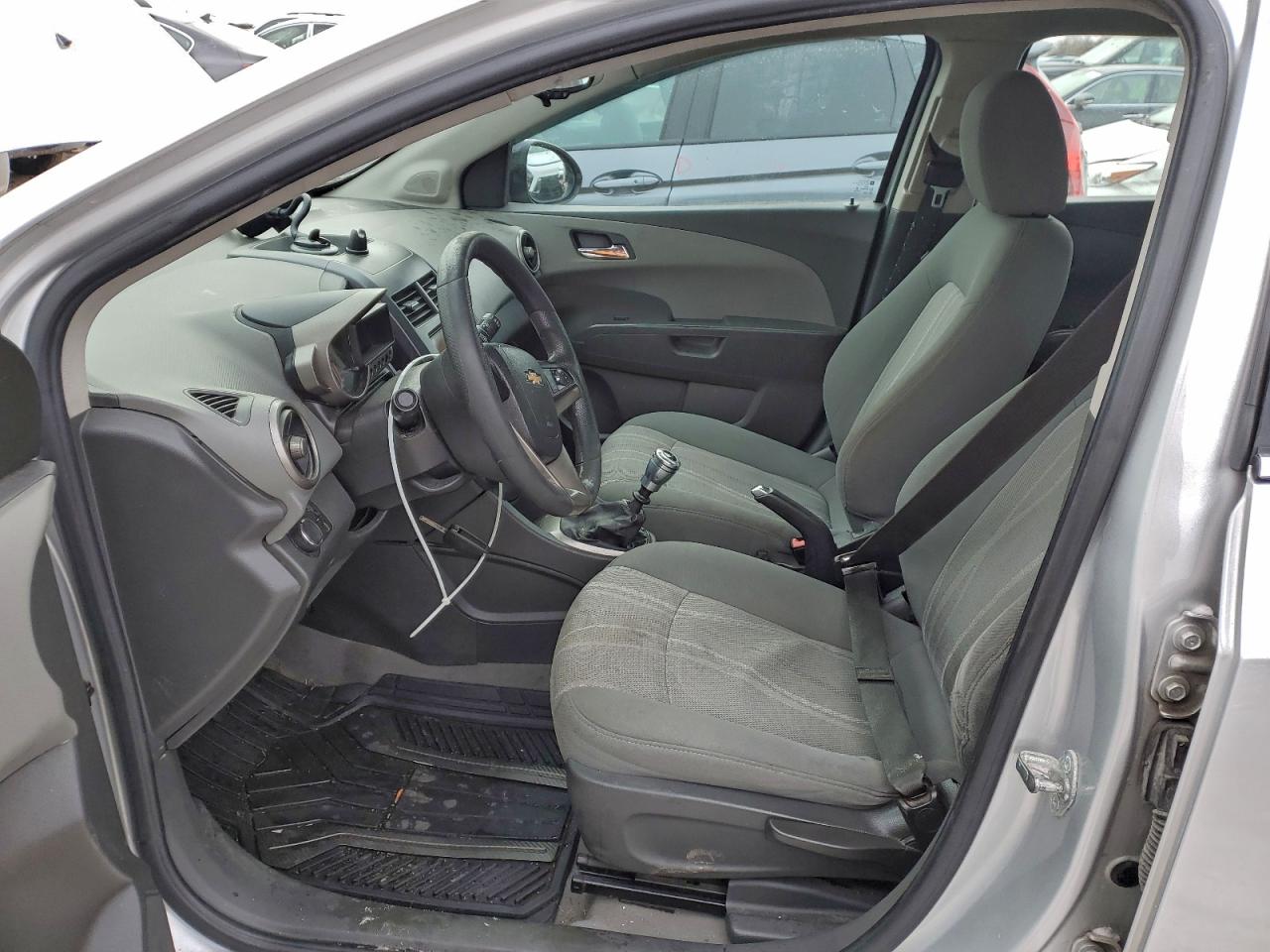 Chevrolet Sonic Lt Image 6