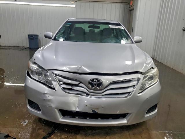 Toyota Camry Se Image 7