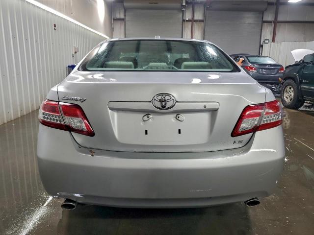 Toyota Camry Se Image 9