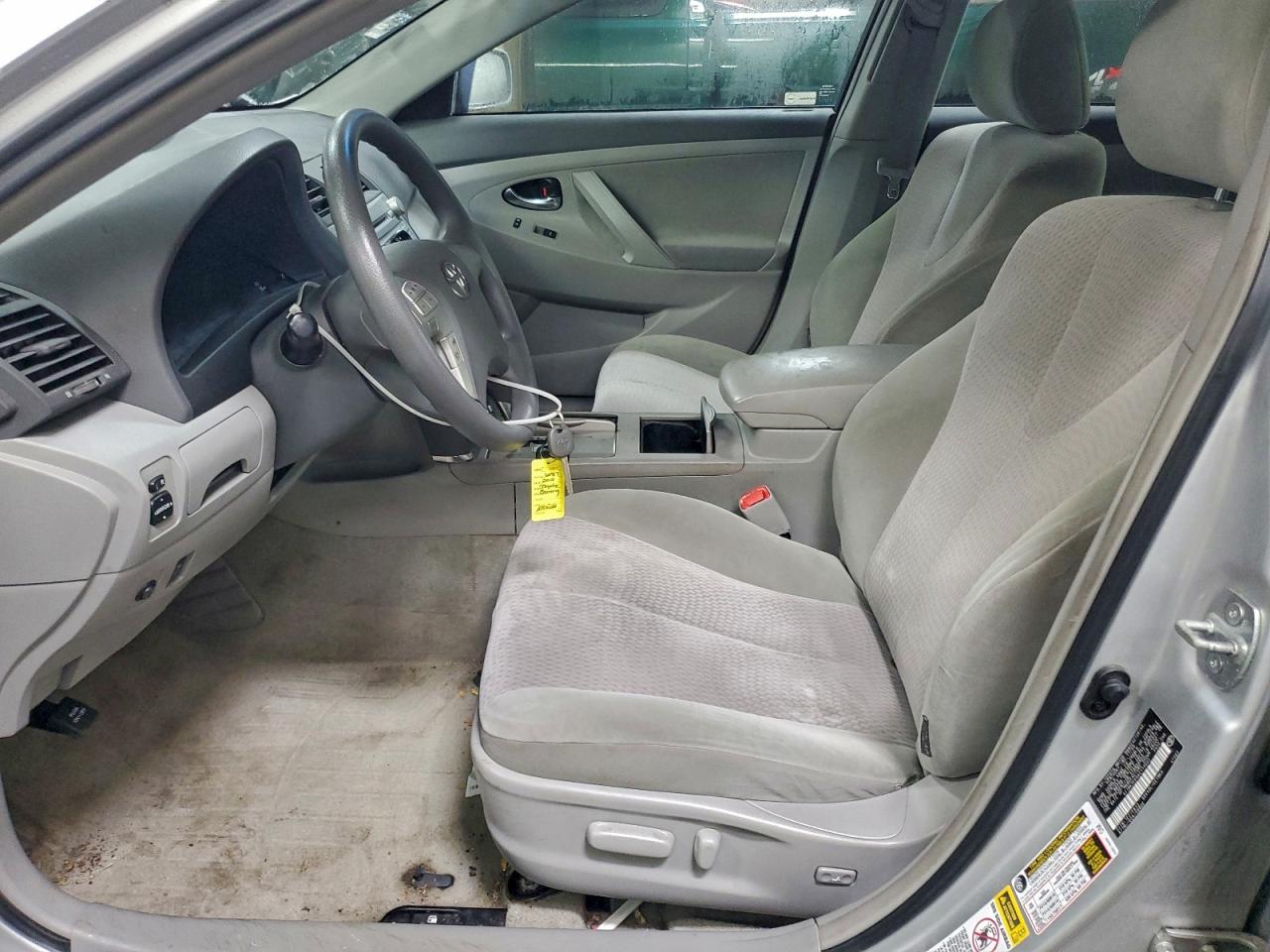 Toyota Camry Se Image 12