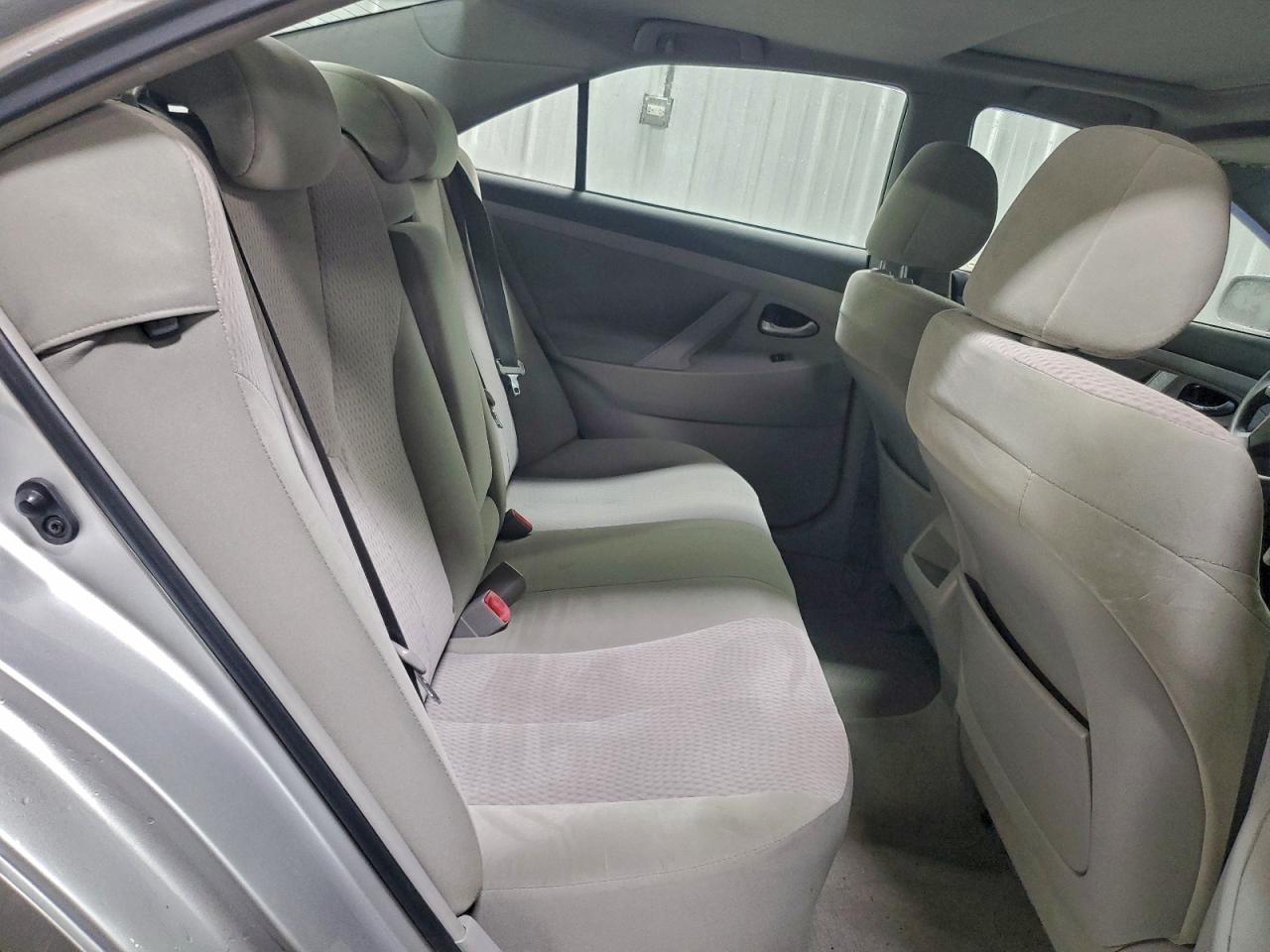 Toyota Camry Se Image 10