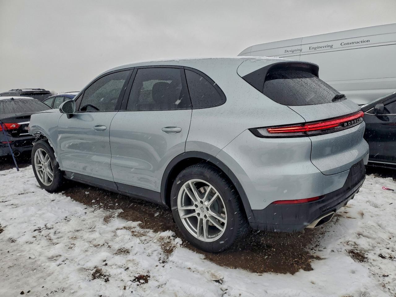 Porsche Cayenne Image 2