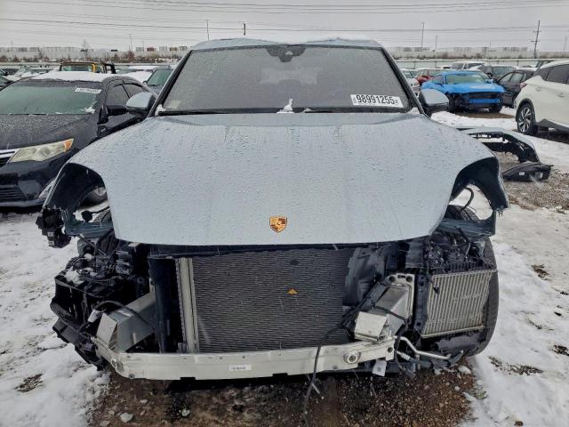 Porsche Cayenne Image 4