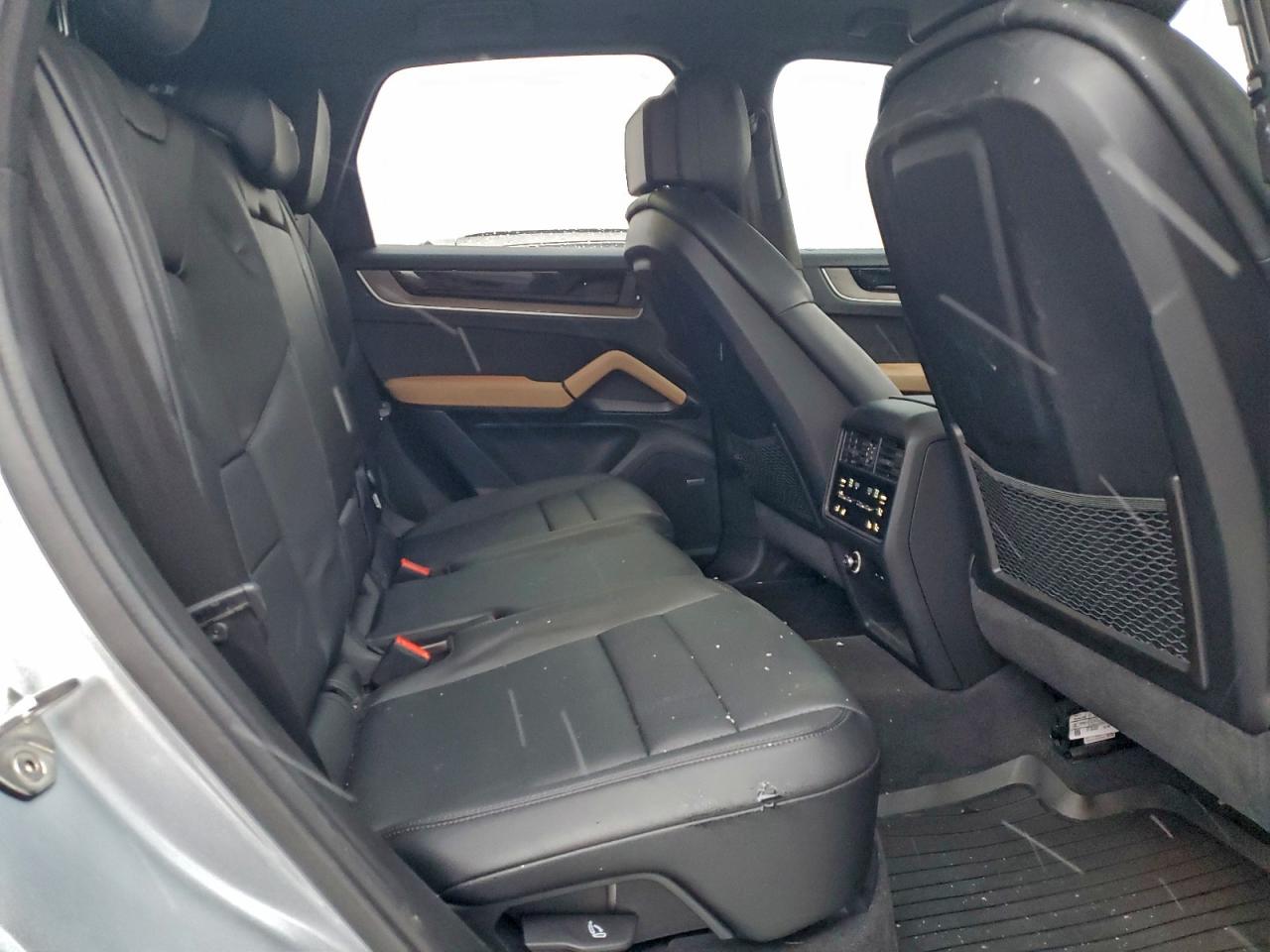 Porsche Cayenne Image 8