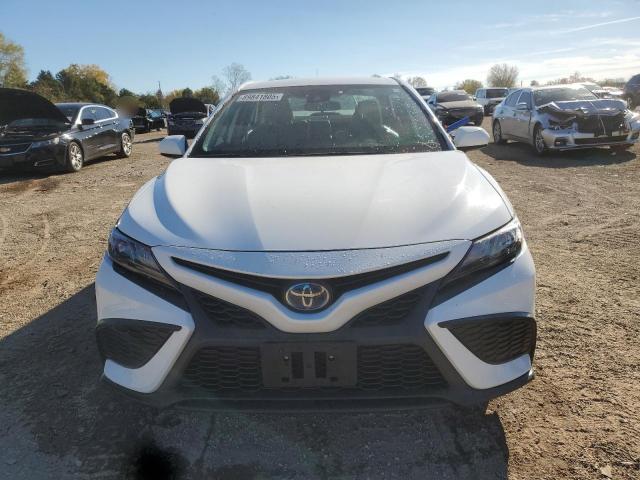 Toyota Camry Se Image 10