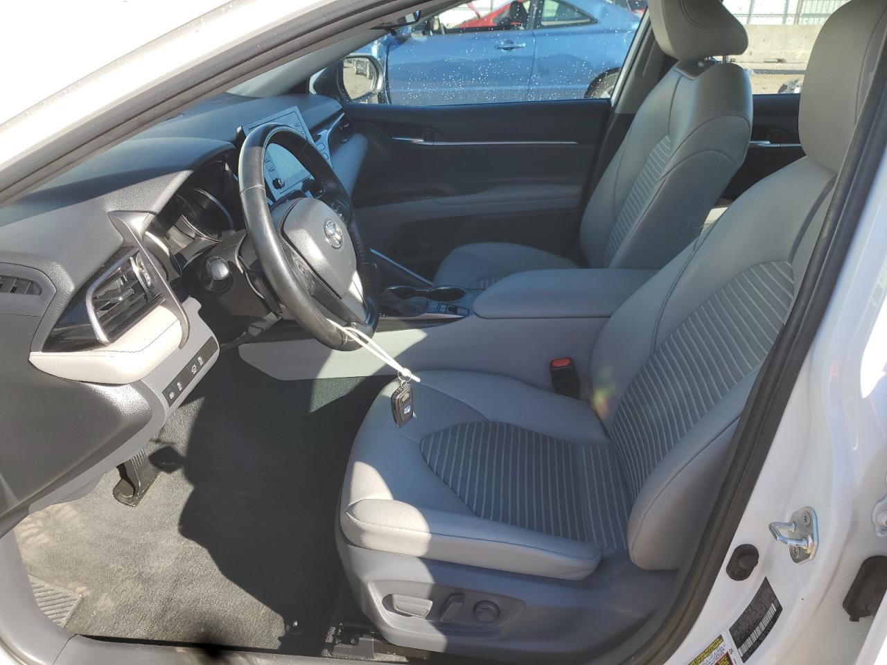 Toyota Camry Se Image 11