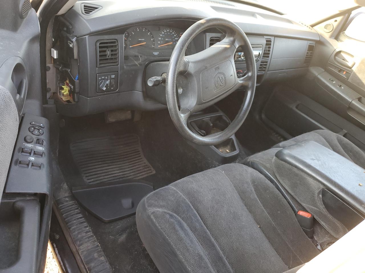 Dodge Dakota Quad Image 12