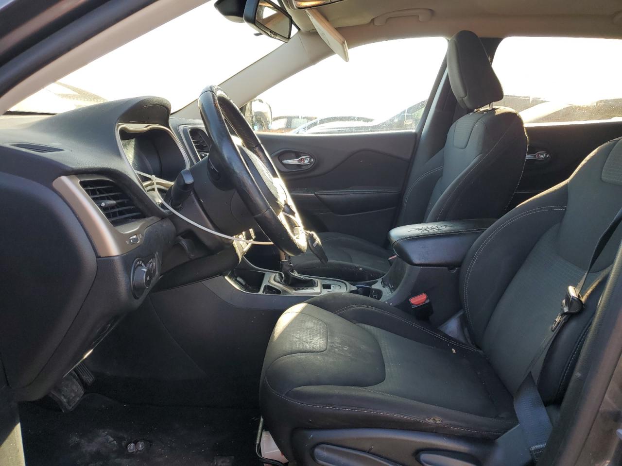 Jeep Grand Cherokee Latitude Image 4