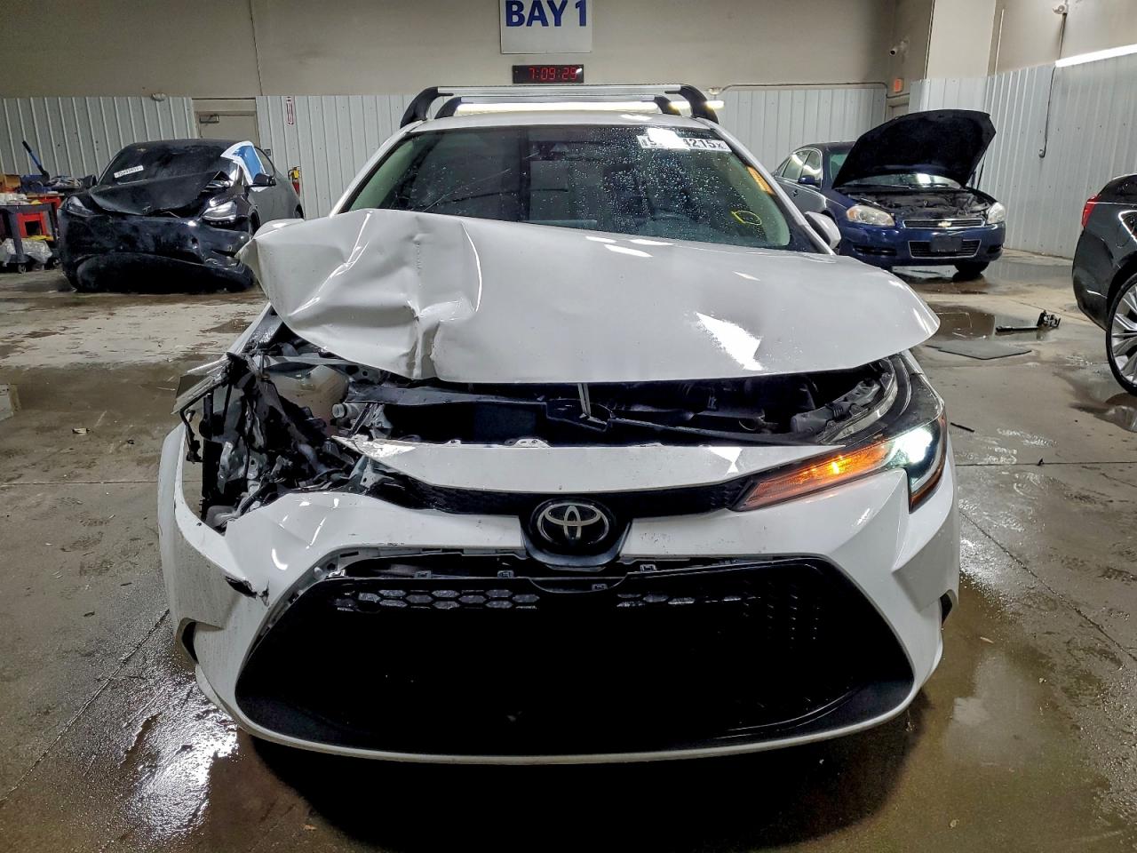 Toyota Corolla Le Image 8