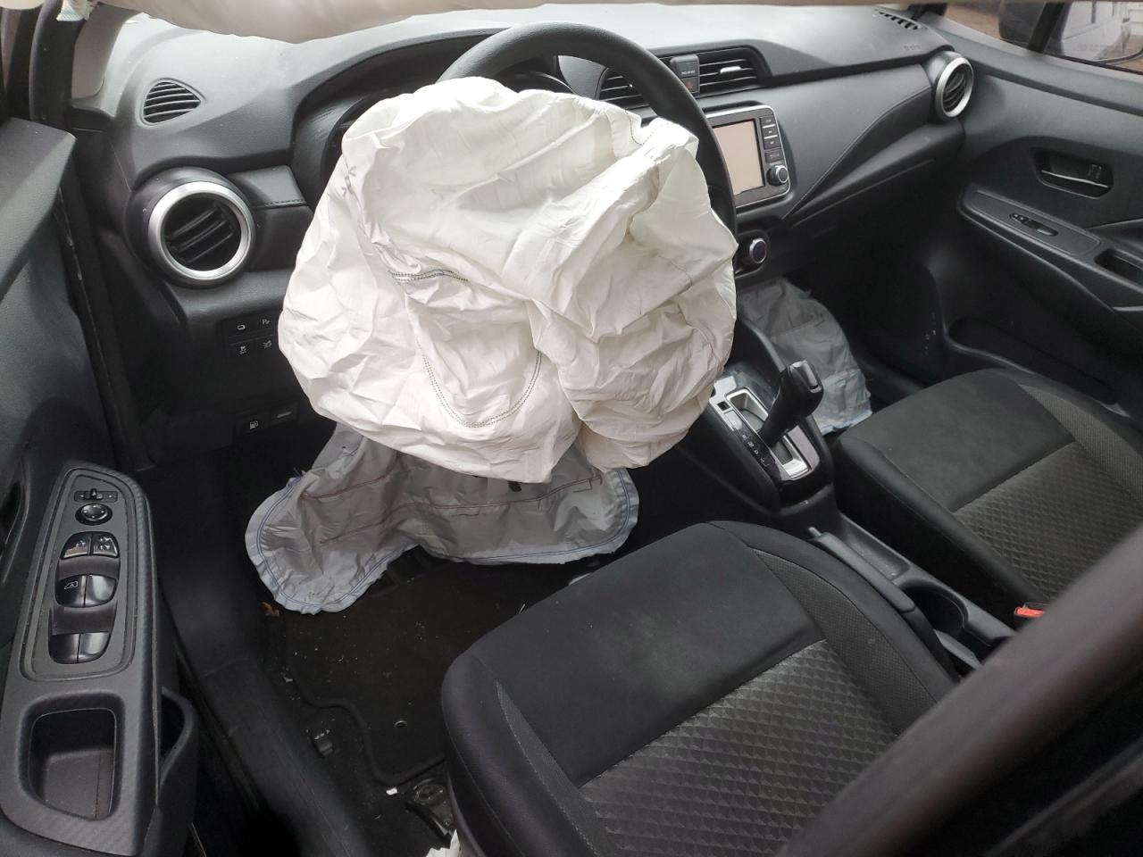 Nissan Versa S Image 8