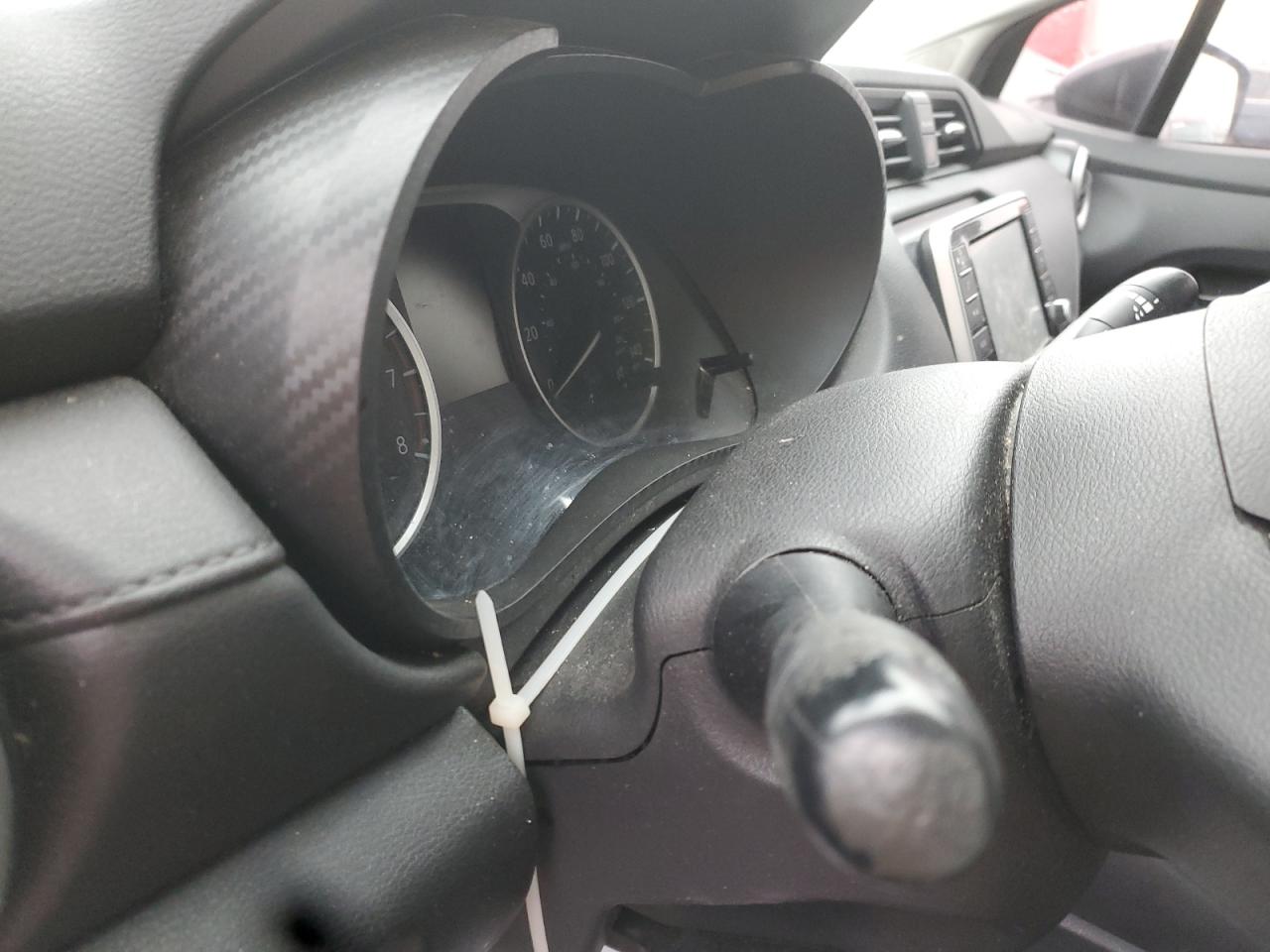 Nissan Versa S Image 6