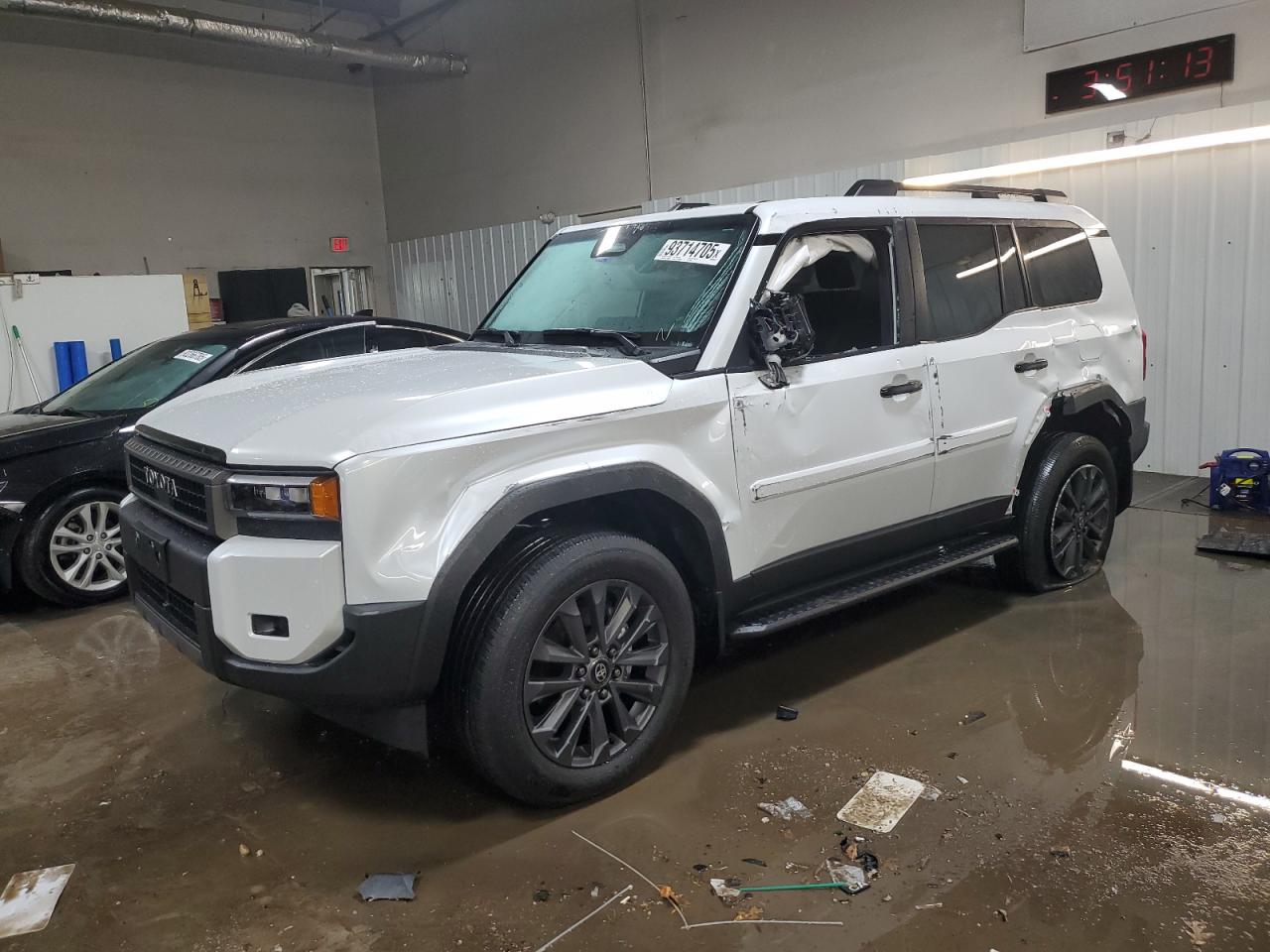 Toyota Land Cruis Base Image 1