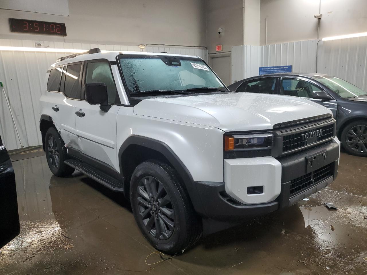 Toyota Land Cruis Base Image 3