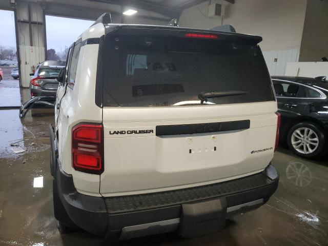 Toyota Land Cruis Base Image 8